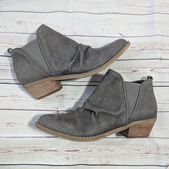 Report Shoes - NWOB Report Drewe Ankle Chelsea Booties